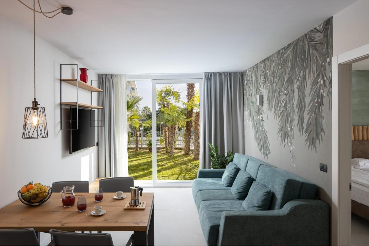 Aris Apartments & Sky Pool - Tonelli Hotels - Adult Friendly Riva del Garda Quarto foto