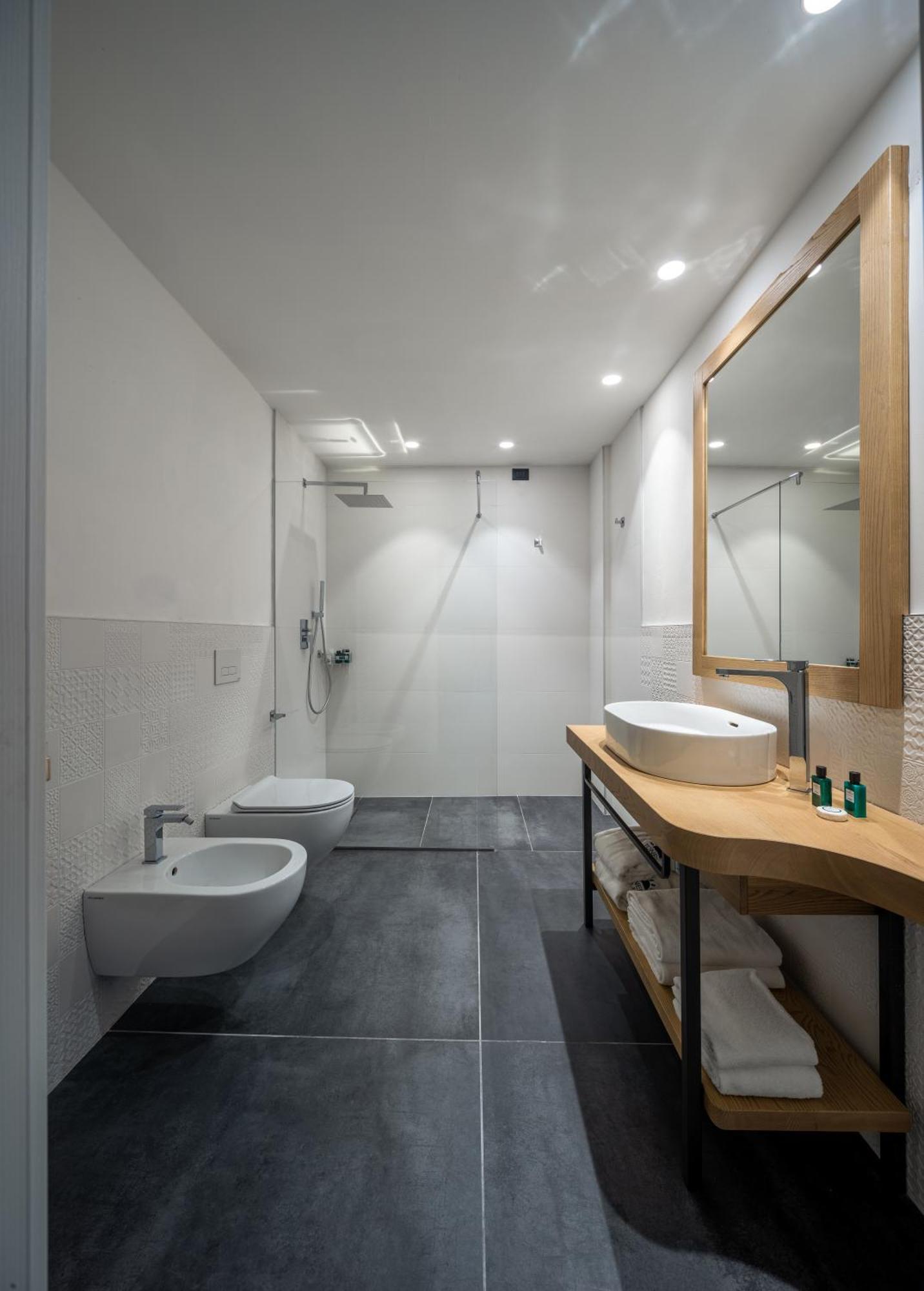 Aris Apartments & Sky Pool - Tonelli Hotels - Adult Friendly Riva del Garda Quarto foto